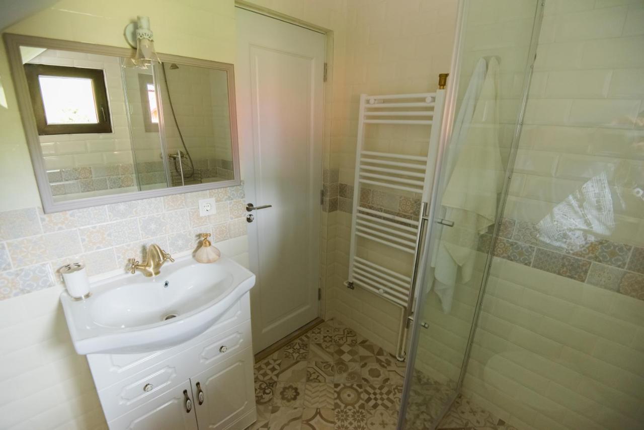 Vila Chic M Hotel Moieciu de Jos Exterior photo